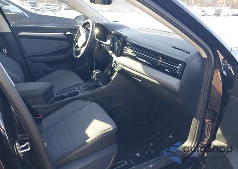 2025 Volkswagen Jetta 1.5T Se from USA, damaged, VIN 3VW7X7BU1SM003585